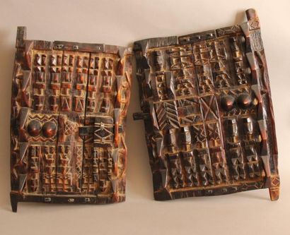 Deux panneaux sculptés africains en bois
42x36...